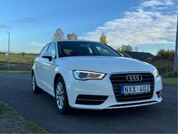 Vit Begagnad 2014 Audi A3 Sportback Attraction Halvkombi | 92 000 kr (Marknadspris)