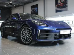 Mörkblå Begagnad 2023 Porsche Panamera 4 Sedan | 1 325 000 kr