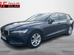 Mörkblå Begagnad 2019 Volvo V60 Momentum Kombi | 224 500 kr (Marknadspris)