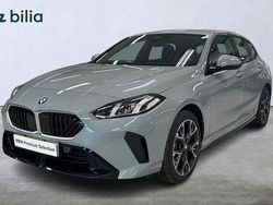 Grå (m brooklyn grey metallic) Begagnad 2025 BMW 120 M Sport Halvkombi | 369 900 kr