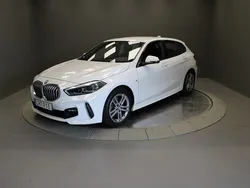 Vit Begagnad 2021 BMW 118 Shadowline Halvkombi | 259 000 kr (Marknadspris)