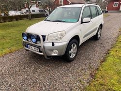 Vit Begagnad 2005 Toyota RAV4 SUV | 46 500 kr (Marknadspris)