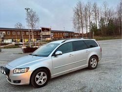 Grå Begagnad 2010 Volvo V50 Momentum Kombi | 24 999 kr (Marknadspris)