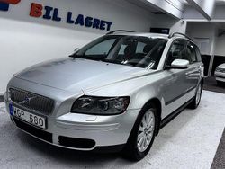 Mörkröd Begagnad 2004 Volvo V50 Kinetic Kombi | 34 900 kr (Marknadspris)