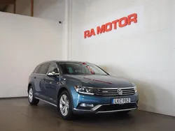 Blå (blå metallic) Begagnad 2018 VW Passat Alltrack Kombi | 209 900 kr (Marknadspris)