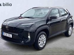 Svart Begagnad 2025 Toyota Yaris Cross Active SUV | 294 900 kr (Bra pris)