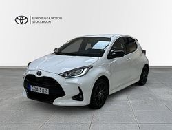 Vit Begagnad 2023 Toyota Yaris Hybrid Style Halvkombi | 249 900 kr (Marknadspris)