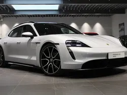 Ljusgrå Begagnad 2023 Porsche Taycan Sport Turismo Sedan | 965 000 kr (Dyr)