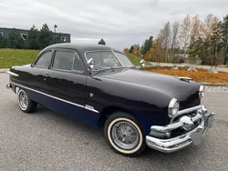 Mörkröd Begagnad 1951 Ford Deluxe Sportkupé | 259 000 kr