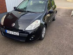 Svart Begagnad 2011 Renault Clio R.S. Halvkombi | 44 000 kr (Marknadspris)
