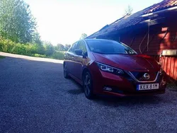 Röd Begagnad 2020 Nissan Leaf Halvkombi | 160 000 kr (Bra pris)