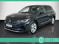 Grå Begagnad 2021 VW Tiguan Elegance SUV | 289 900 kr (Bra pris)