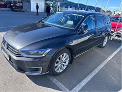 Grå Begagnad 2018 VW Passat GTE Kombi | 139 000 kr (Marknadspris)