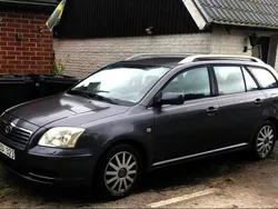 Grå Begagnad 2006 Toyota Avensis Kombi | 28 490 kr (Marknadspris)