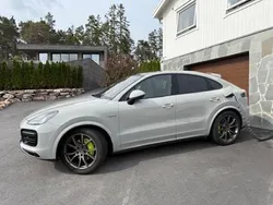 Grå Begagnad 2022 Porsche Cayenne Edition SUV | 795 000 kr (Bra pris)