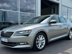 Ljusbrun Begagnad 2015 Skoda Superb Style Halvkombi | 144 900 kr (Marknadspris)