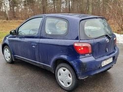 Blå Begagnad 2000 Toyota Yaris Halvkombi | 22 000 kr (Marknadspris)