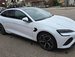 Pärlemor vit metallic Begagnad 2024 BYD Seal Sedan | 399 000 kr