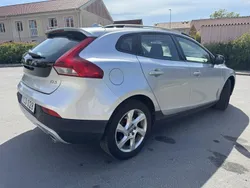 Silver Begagnad 2016 Volvo V40 CC Momentum Kombi | 100 000 kr (Marknadspris)
