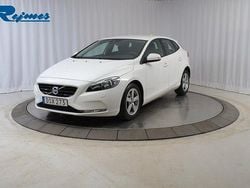 Vit (ice vit) Begagnad 2014 Volvo V40 Kinetic Kombi | 99 800 kr (Marknadspris)