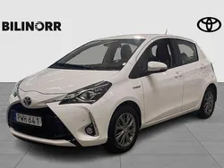 Vit Begagnad 2018 Toyota Yaris Hybrid Active Halvkombi | 169 200 kr (Bra pris)