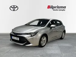 Silver Begagnad 2022 Toyota Corolla Hybrid Active Halvkombi | 244 800 kr (Marknadspris)