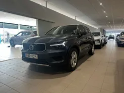 Mörkblå Begagnad 2021 Volvo XC40 Momentum SUV | 259 500 kr (Marknadspris)