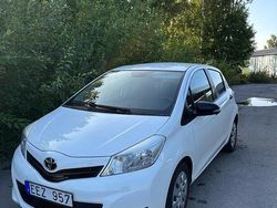 Vit Begagnad 2012 Toyota Yaris Life Halvkombi | 69 500 kr (Marknadspris)