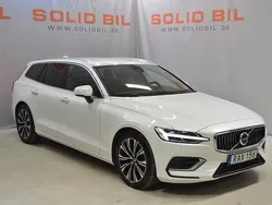 Vit Begagnad 2023 Volvo V60 Core Kombi | 379 900 kr (Marknadspris)