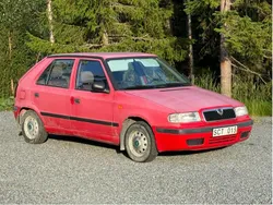 Röd Begagnad 2001 Skoda Felicia Halvkombi | 18 000 kr