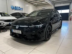 Svart Begagnad 2024 VW Golf VIII Black Edition Halvkombi | 569 900 kr