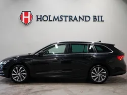 Svart Begagnad 2021 Skoda Octavia Style Kombi | 289 800 kr (Marknadspris)