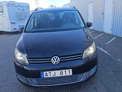 Svart Begagnad 2011 VW Touran Minibuss | 39 000 kr