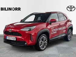 Röd Begagnad 2024 Toyota Yaris Cross Style SUV | 339 900 kr (Marknadspris)