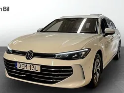 Vit (pure white) Begagnad 2024 VW Passat Business Kombi | 369 500 kr (Marknadspris)