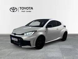 Vit Begagnad 2024 Toyota Yaris Premium Halvkombi | 599 000 kr (Marknadspris)