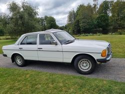 Begagnad 1985 Mercedes 200 Sedan | 60 000 kr