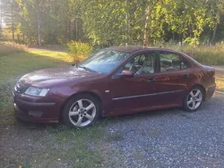 Röd Begagnad 2003 Saab 9-3 Vector Sedan | 15 900 kr (Marknadspris)