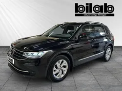 Svart Begagnad 2022 VW Tiguan Life SUV | 289 000 kr (Marknadspris)