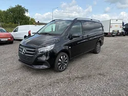 Obsidiantsvart metallic Ny 2025 Mercedes Vito Minibuss | 831 525 kr