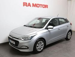 Silver (silver metallic ) Begagnad 2015 Hyundai i20 Comfort Halvkombi | 79 900 kr (Marknadspris)