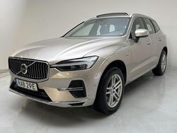 Ljusgrå Begagnad 2023 Volvo XC60 Plus SUV | 410 000 kr (Marknadspris)
