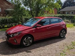 Röd Begagnad 2021 Hyundai i20 Essential Halvkombi | 169 000 kr (Marknadspris)