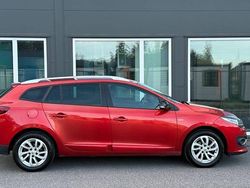Röd Begagnad 2016 Renault Mégane GrandTour LIMITED Kombi | 79 400 kr (Marknadspris)