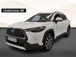 Vit Begagnad 2022 Toyota Corolla Cross Style SUV | 369 900 kr (Marknadspris)