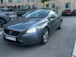 Grå Begagnad 2013 Volvo V40 Momentum Kombi | 129 900 kr (Marknadspris)