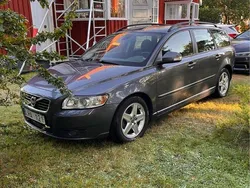 Grå Begagnad 2011 Volvo V50 Momentum Kombi | 50 000 kr (Marknadspris)