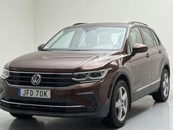 Mörkbrun Begagnad 2021 VW Tiguan SUV | 272 000 kr (Bra pris)