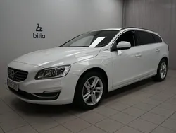 Vit Begagnad 2017 Volvo V60 Momentum Kombi | 214 000 kr (Marknadspris)