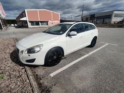 Vit Begagnad 2013 Volvo V60 Momentum Kombi | 85 000 kr (Bra pris)